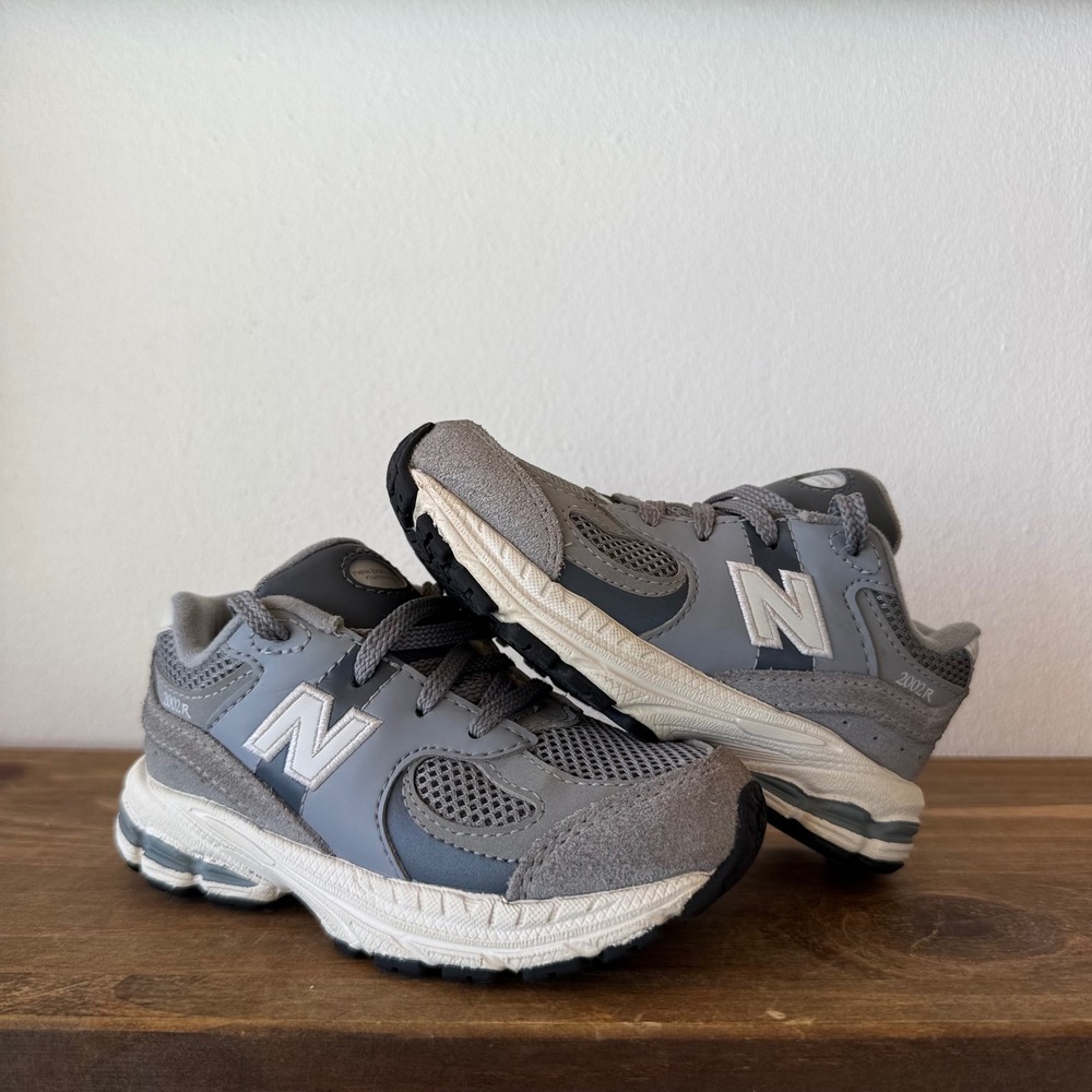 New Balance 2002R Toddler Size 8 Grey Sneakers IC2002ST